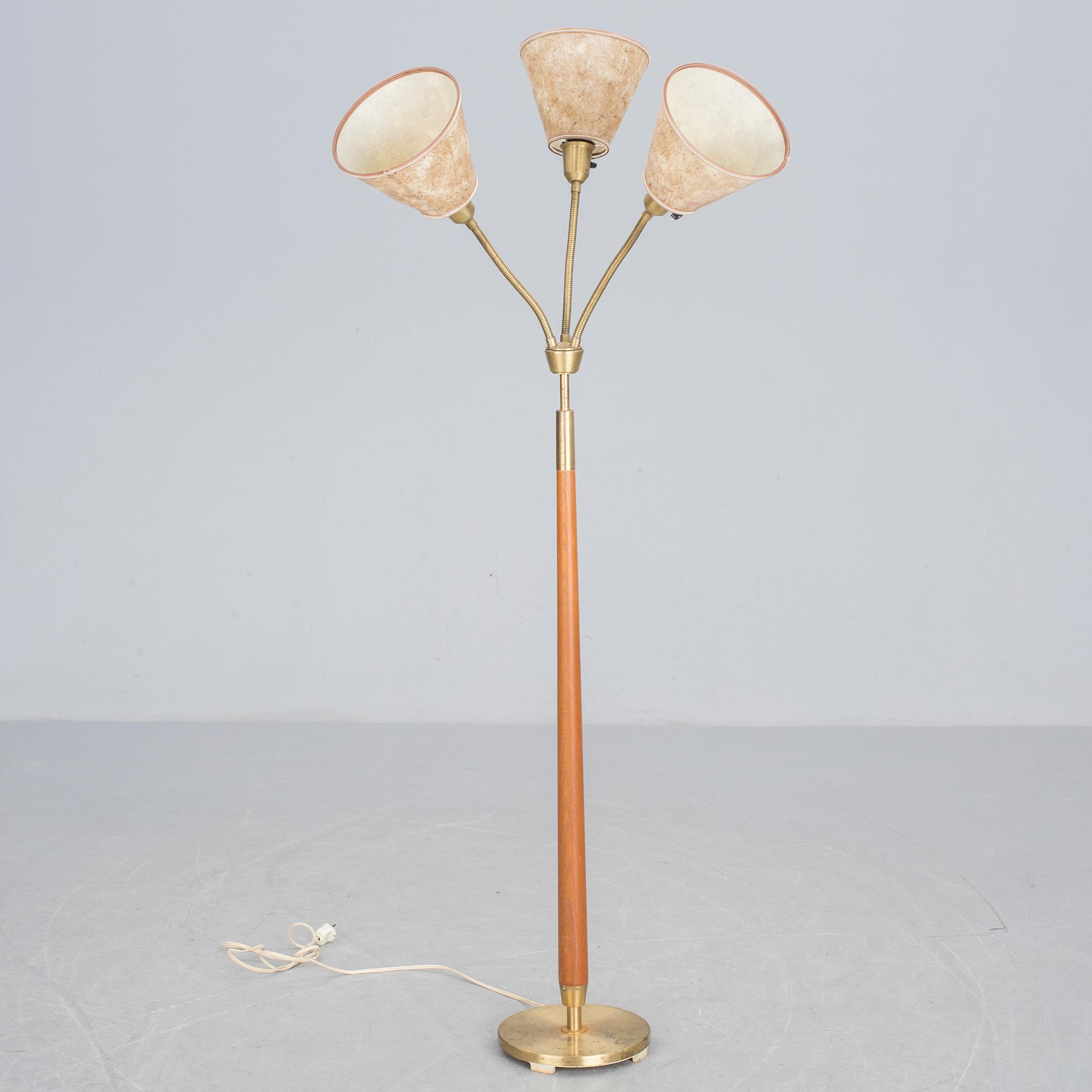 GOLVLAMPA, 1900-talets första hälft/mitt.