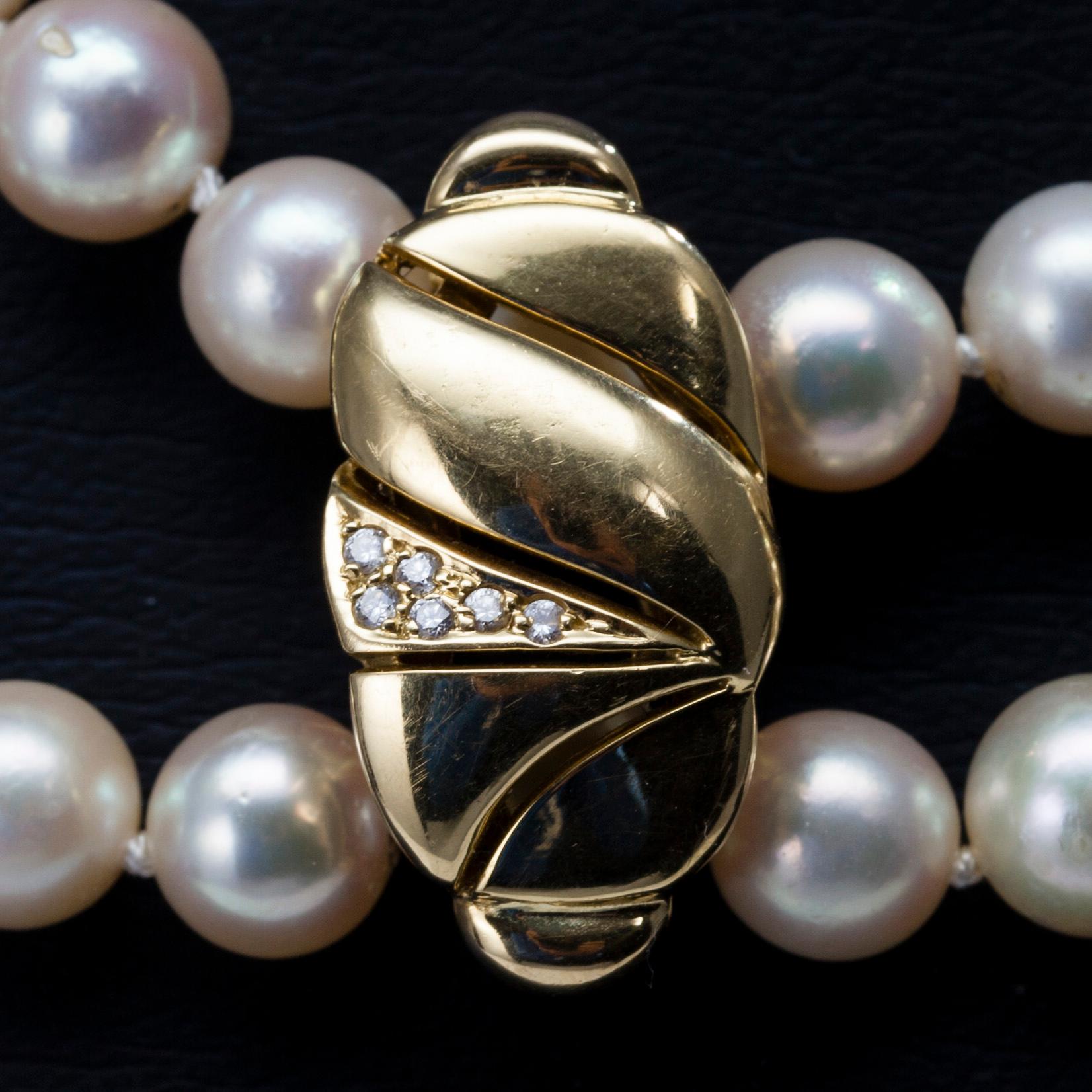 PÄRLCOLLIER, låset 18K guld, 6 diamanter, tot. 0,06 ct. 1990.