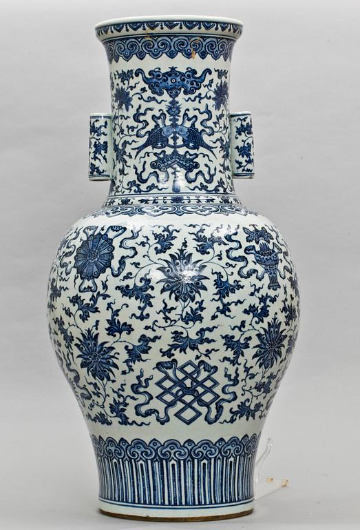 A large blue and white vase, Qing dynasty.