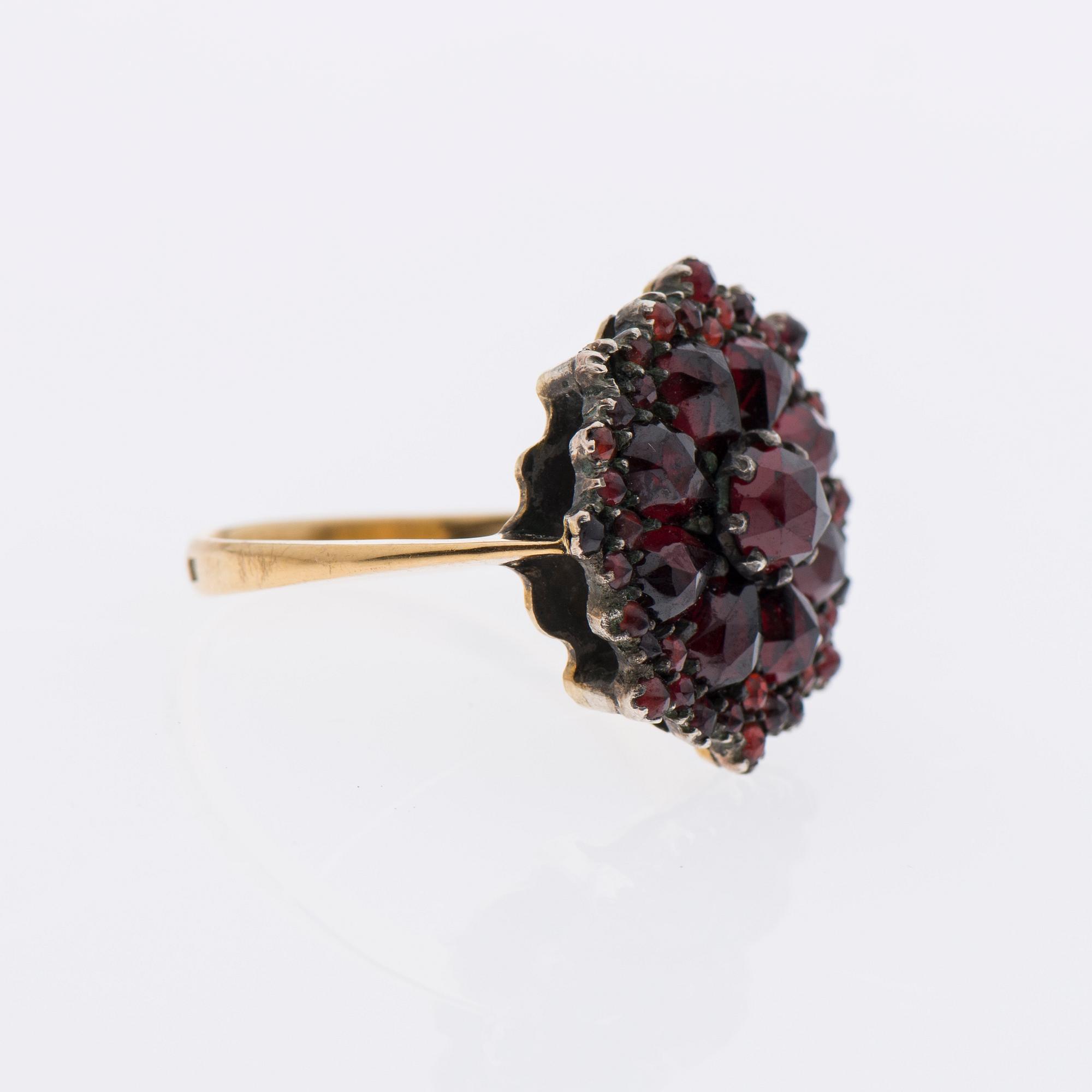 RING, guld (56) / silver, granater ca 3,5 ct. Ryska stämplar.