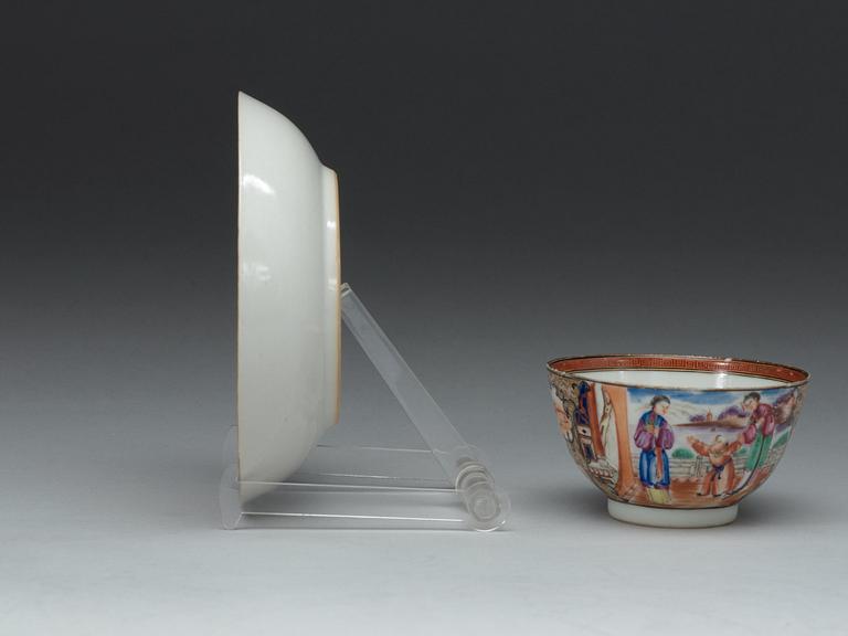 KOPPAR med FAT, åtta stycken, kompaniporslin.  Qing dynastin, Qianlong (1736-95).