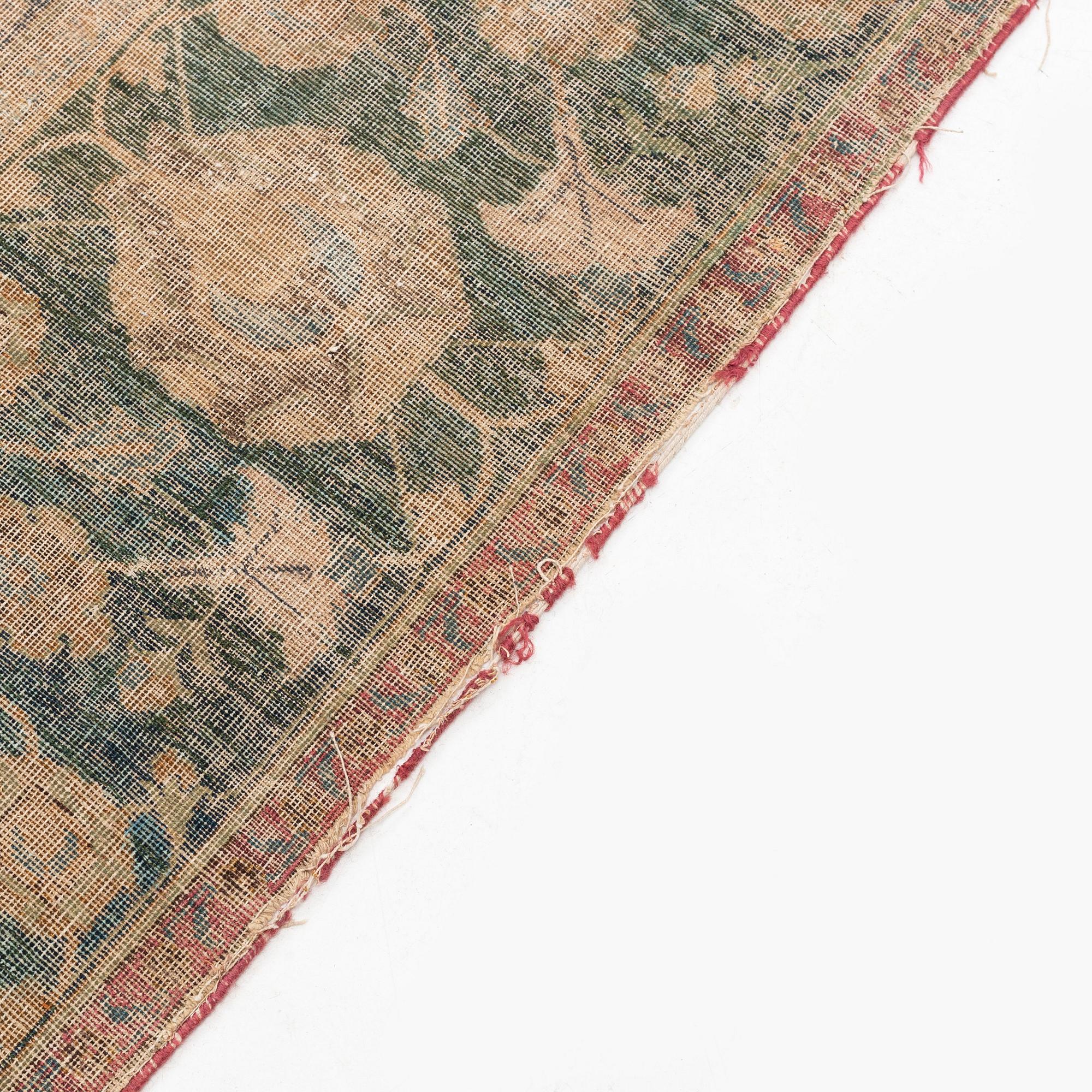 A safavid 'Spiral vine' Esfahan carpet, central persia, mid to second haft of the 17th century. Ca 562 x 231 cm.