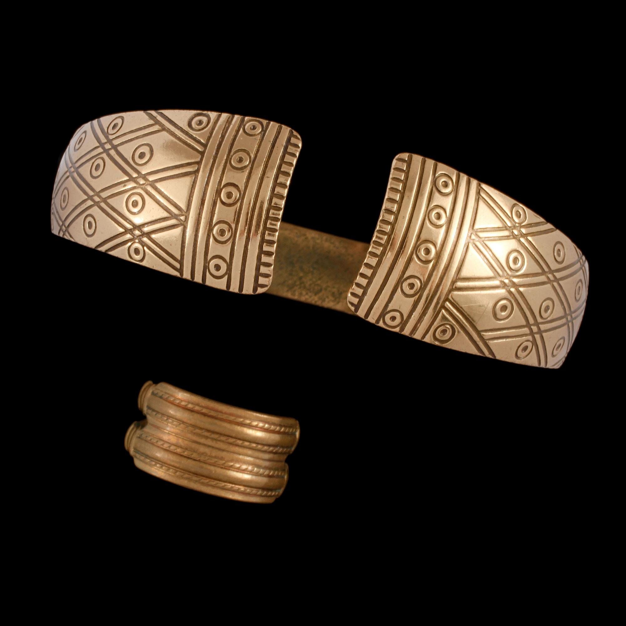 SMYCKEN, 5 st, brons, Kalevala, Finland.