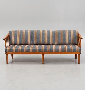Carl Malmsten, a 'Visningsö' pina sofa.
