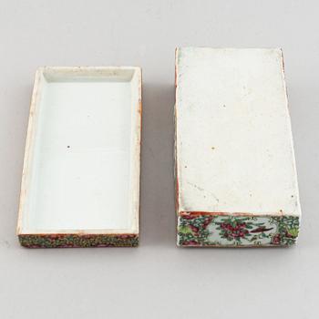 Porslinsföremål, 4 delar, kantonporslin. Qingdynastin, sent 1800-tal.