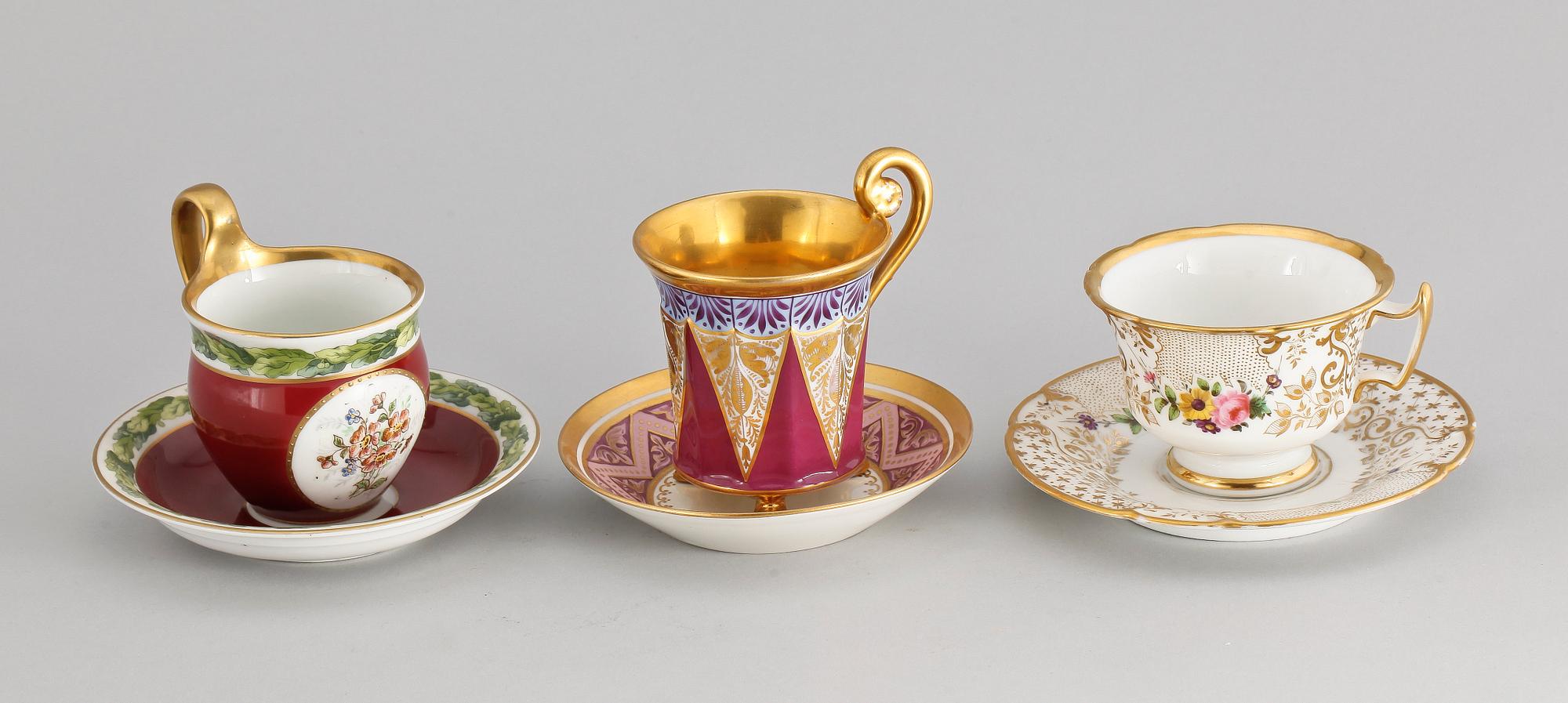 PRAKTKOPPAR, 3 st, porslin, empire och senempire, 1800-talets första hälft.