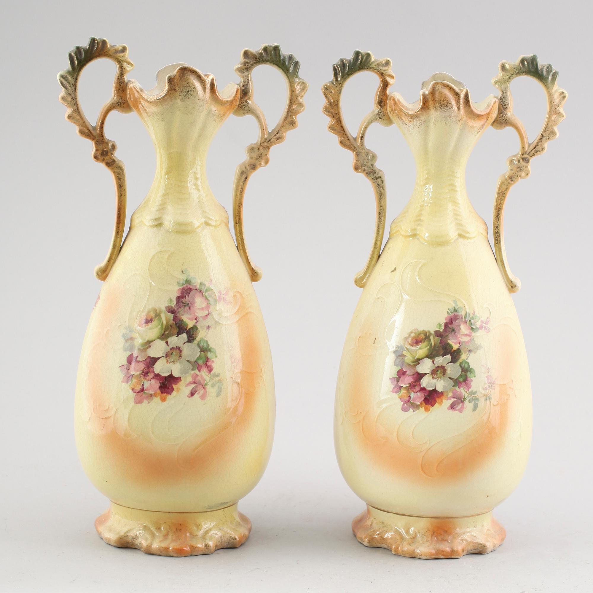 VASER, 1 par, porslin, omkring år 1900.