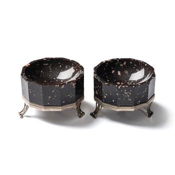 195. A pair of 'Lika-Risberg' porphyry Empire salts, Älvdalen, Sweden, early 19th century.