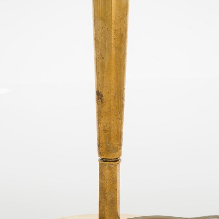 Paavo Tynell, A mid-20th century '5061' table lamp for Idman Finland.