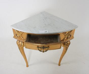 HÖRNBORD, rokokostil, delvis 1800-tal.