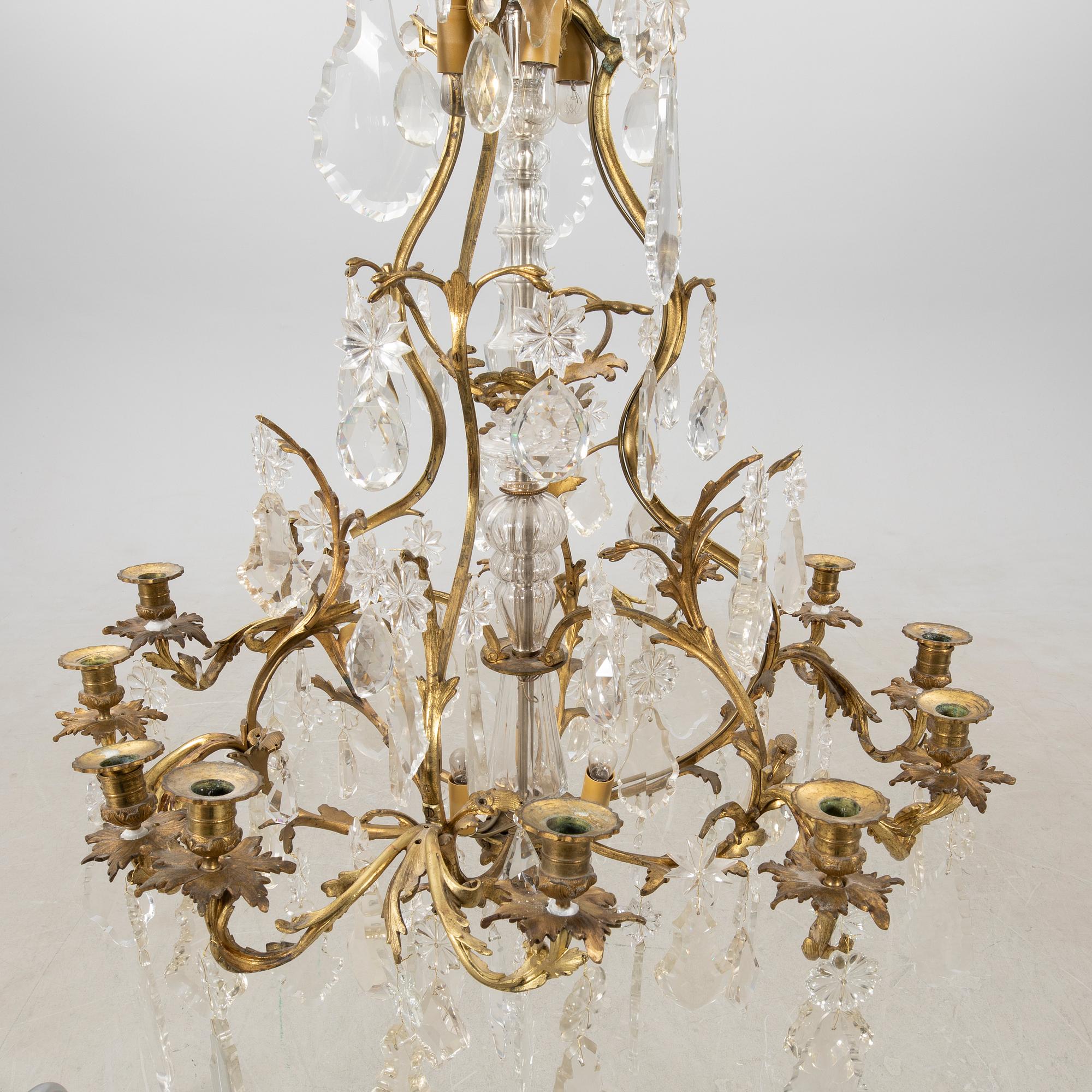 Chandelier in the Louis XV style, late 19th century.