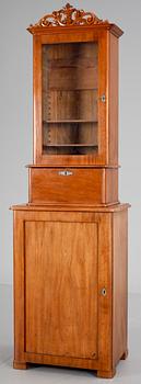 BOKSKÅP, nyrokoko, 1800-talets andra hälft.