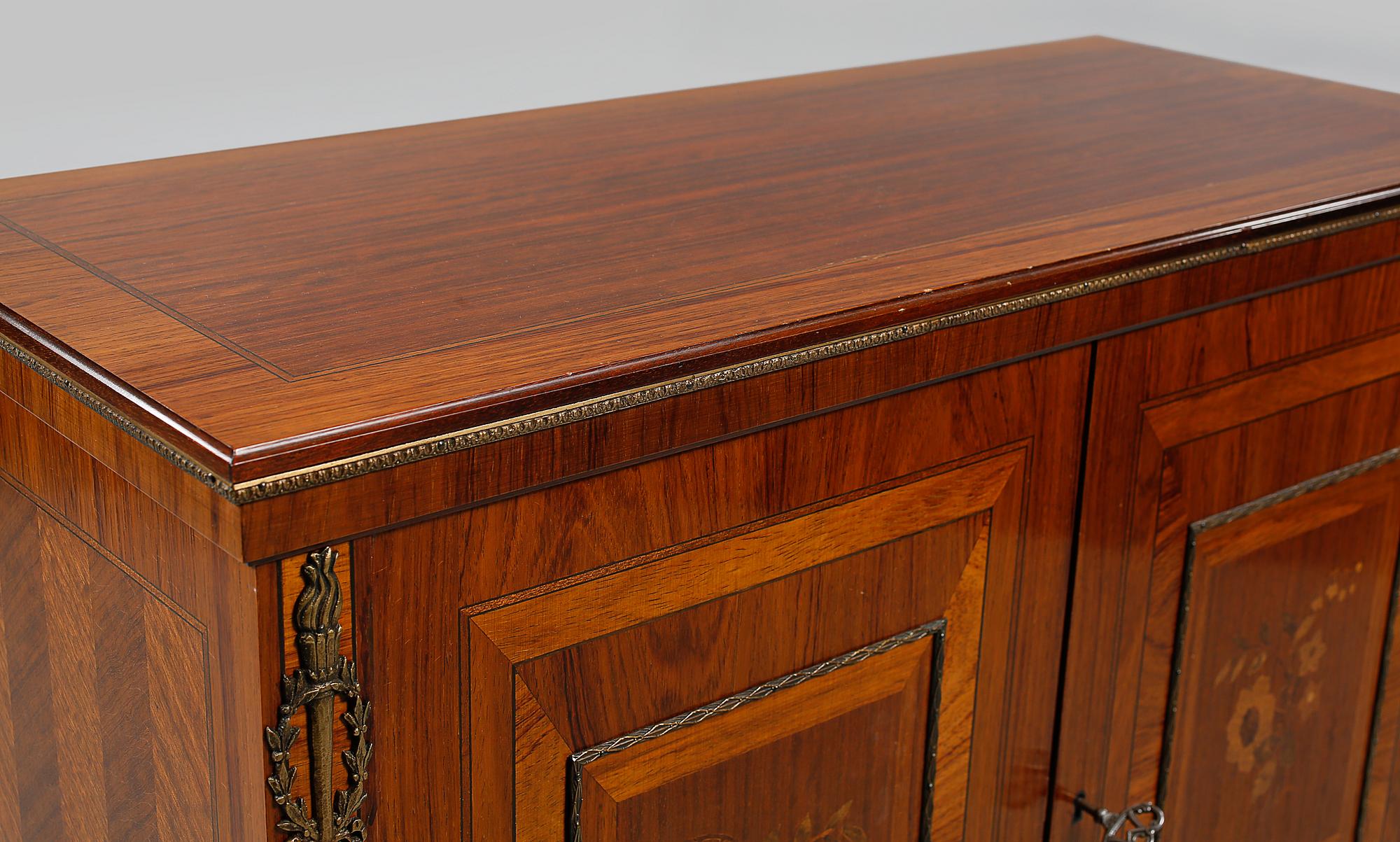 BARSKÅP, gustaviansk stil, 1900-talets mitt/andra hälft.