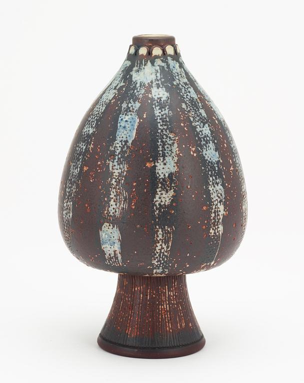 A Wilhelm Kåge 'Farsta' stoneware vase, Gustavsberg studio 1955.