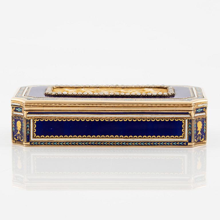 An probably early 19th century Hanau gold and royal blue enamel box with pearls.