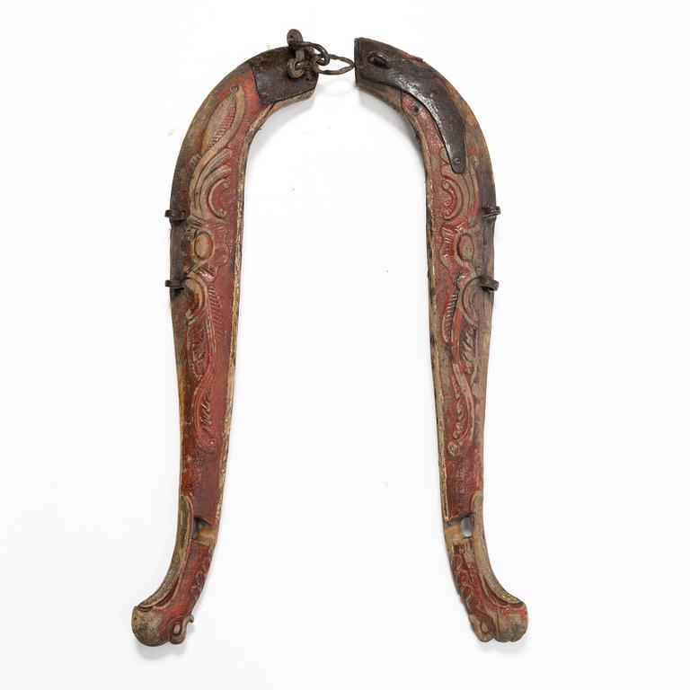 Locomotives, a pair. Folk art, Jämtland, 18th/19th century.