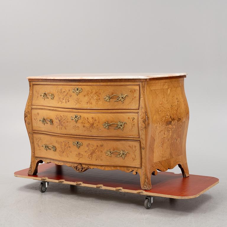 A Louis XV-style chest of drawers, Italy, probably. 19th Century.