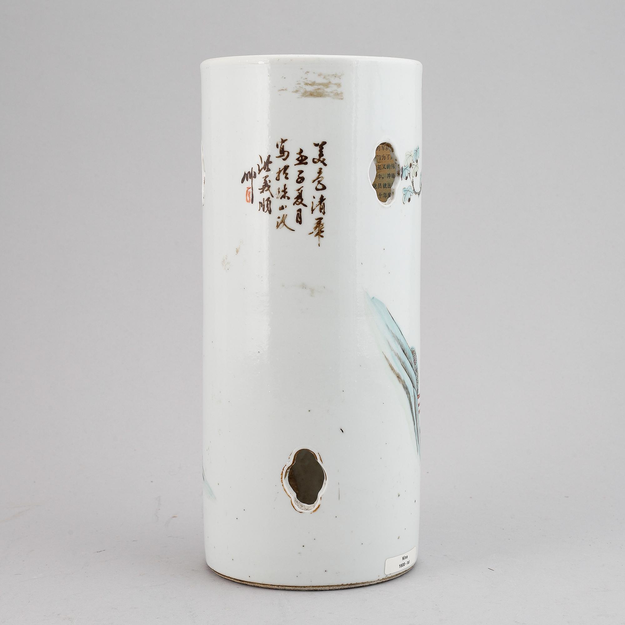 A Chinese famille rose porcelain hat stand, first half of the 20th century.