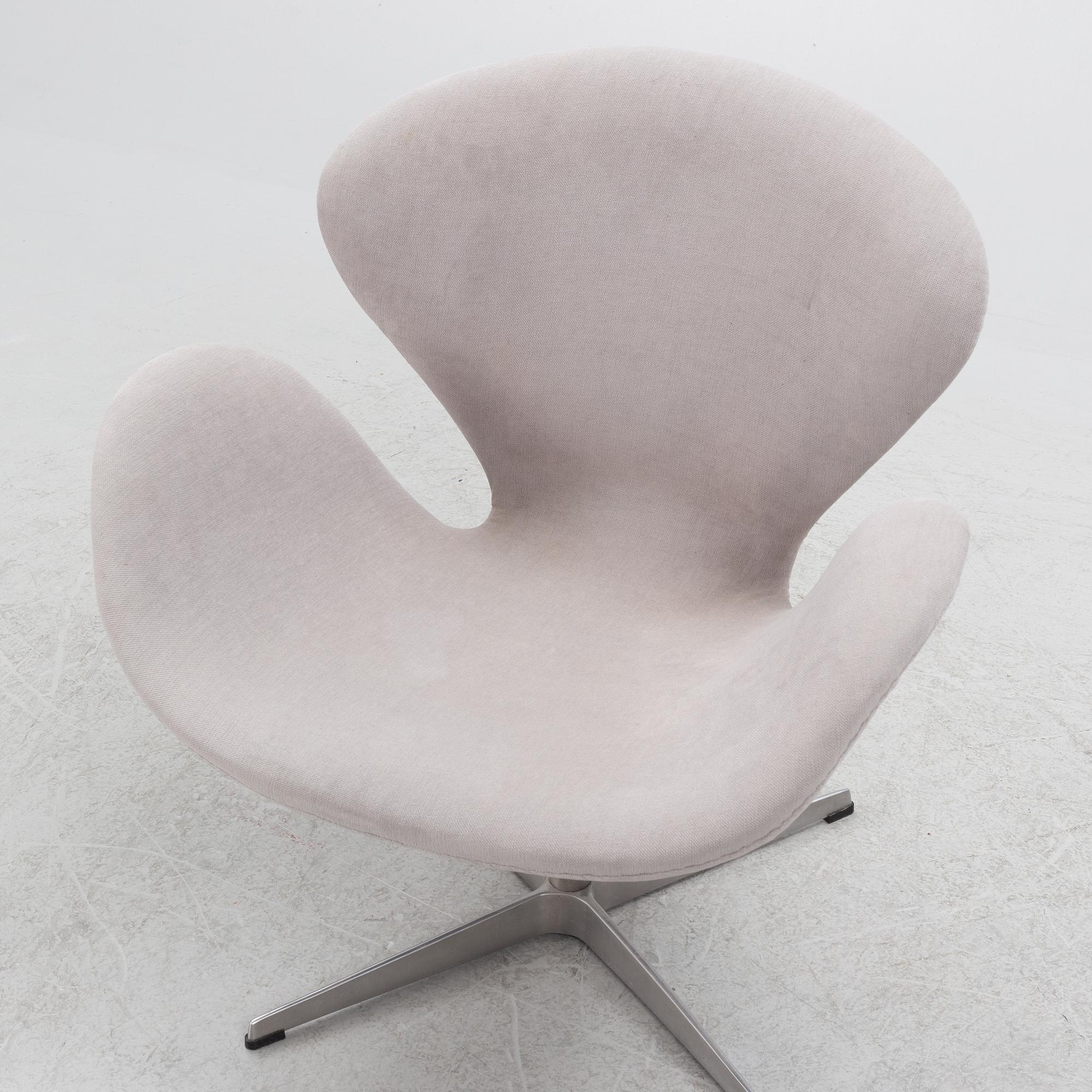 Arne Jacobsen, a "Swan" armchair, Fritz Hansen, Denmark, 2001.