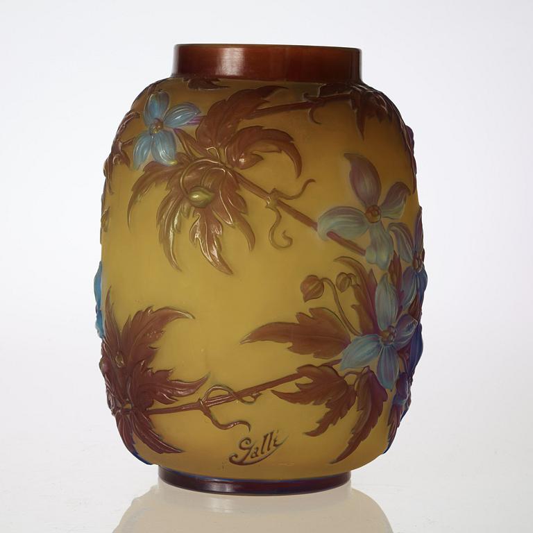 An Emile Gallé Art Nouveau 'Soufflé' mold-blown cameo glass vase, Nancy, France, ca 1900.