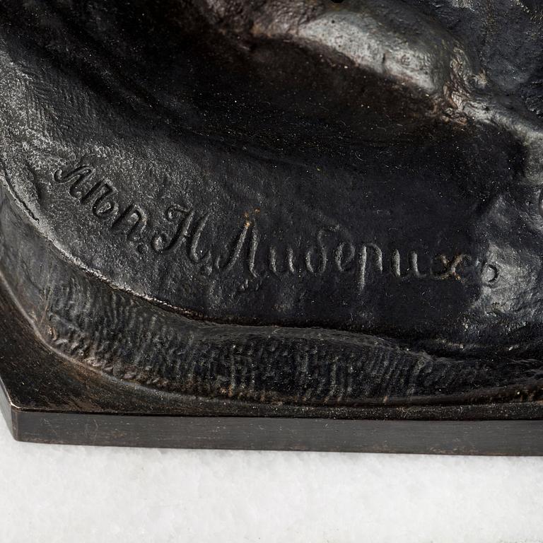 Nicolai Ivanovitch Lieberich After, NICOLAI IVANOVITCH LIEBERICH, sculpture, iron, signed, foundry mark, height 56.5 cm.