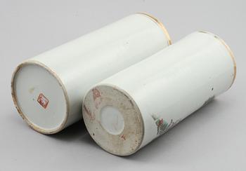 PENSELSTÄLL, 2 st, porslin, Kina, 1900-tal.