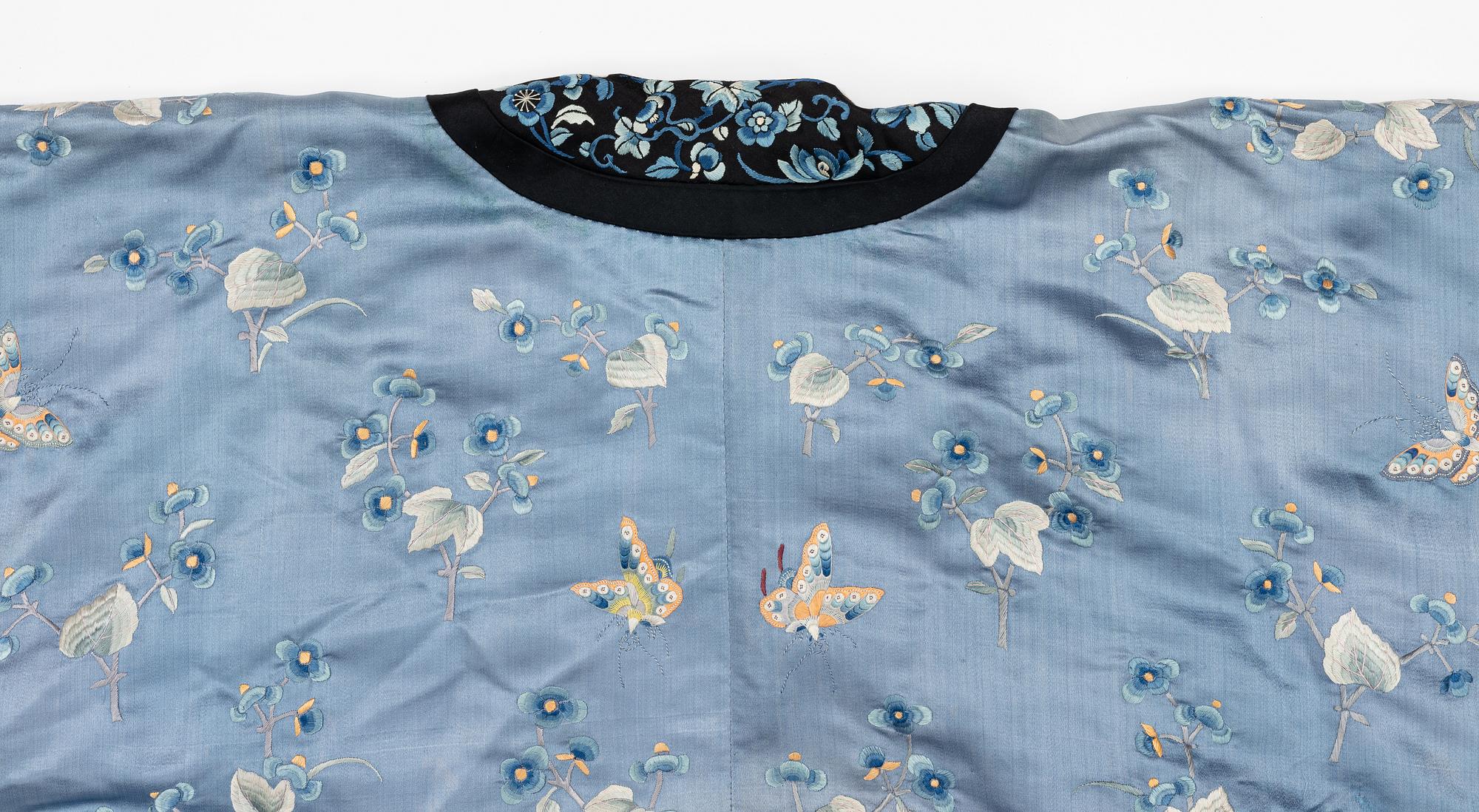 A lavender blue embroidered silk female informal robe, late Qing dynasty, 19th century.