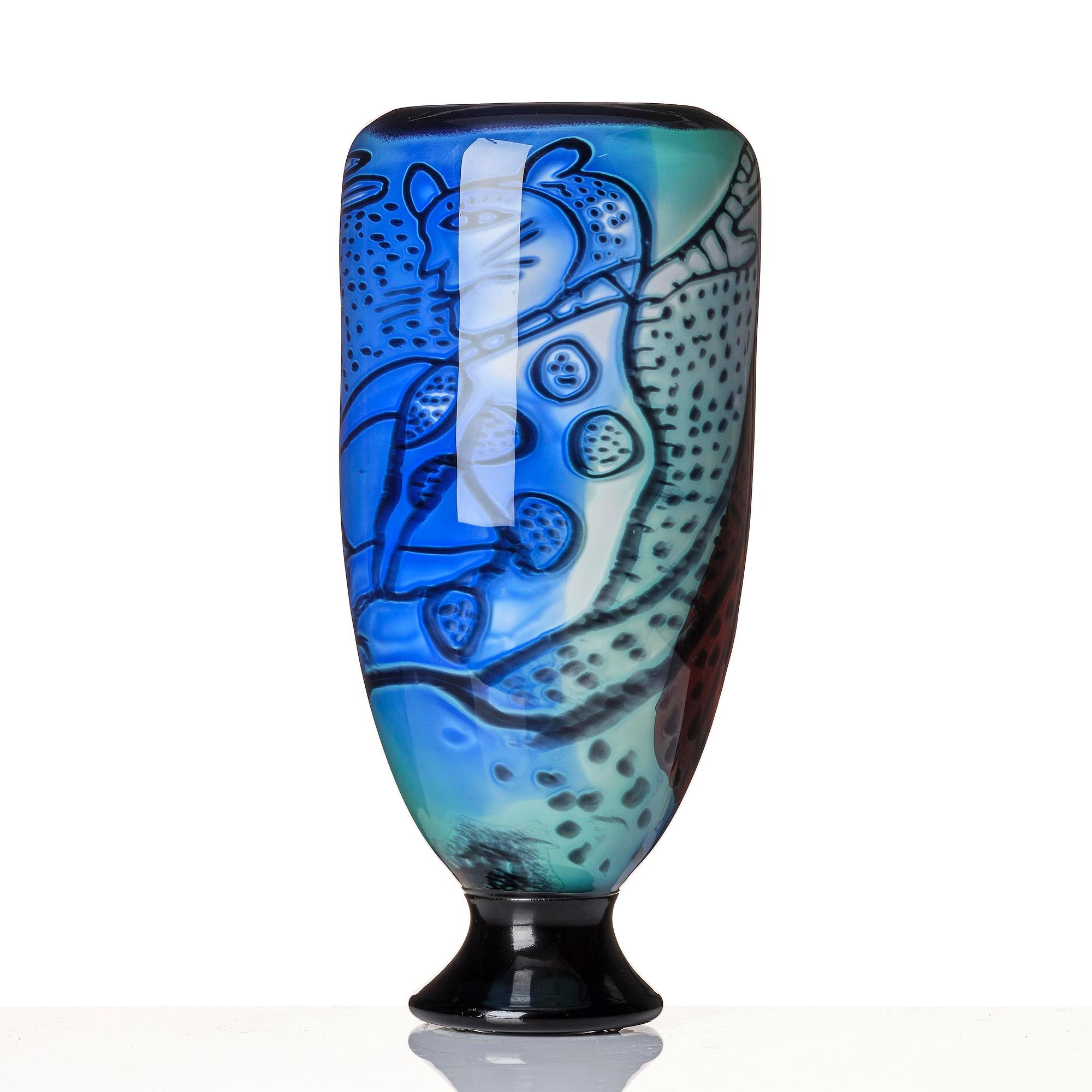 Ulrica Hydman-Vallien, a unique graal glass vase, Kosta Boda, Sweden.