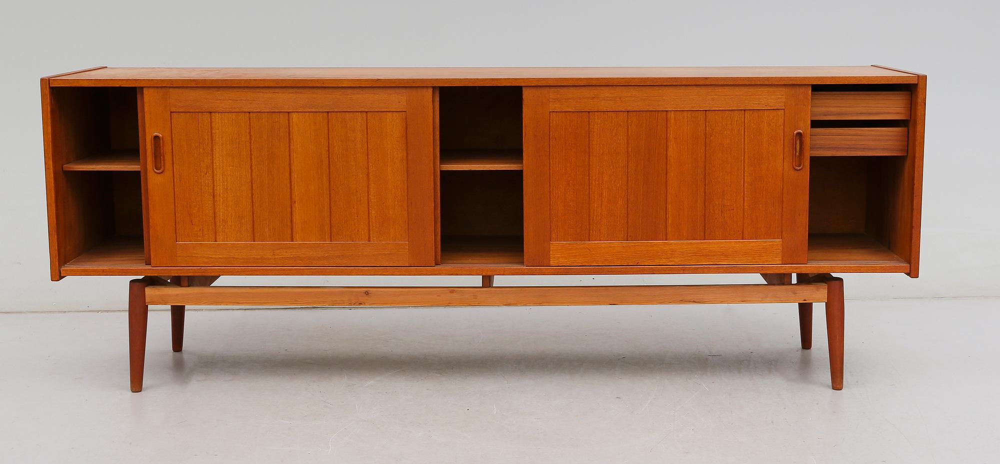 SIDEBOARD, Åsljunga Möbelfabrik, 1900-talets andra hälft.