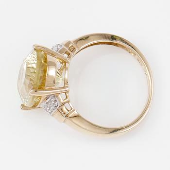 RING, 10K, gul kvarts och mindre diamanter.