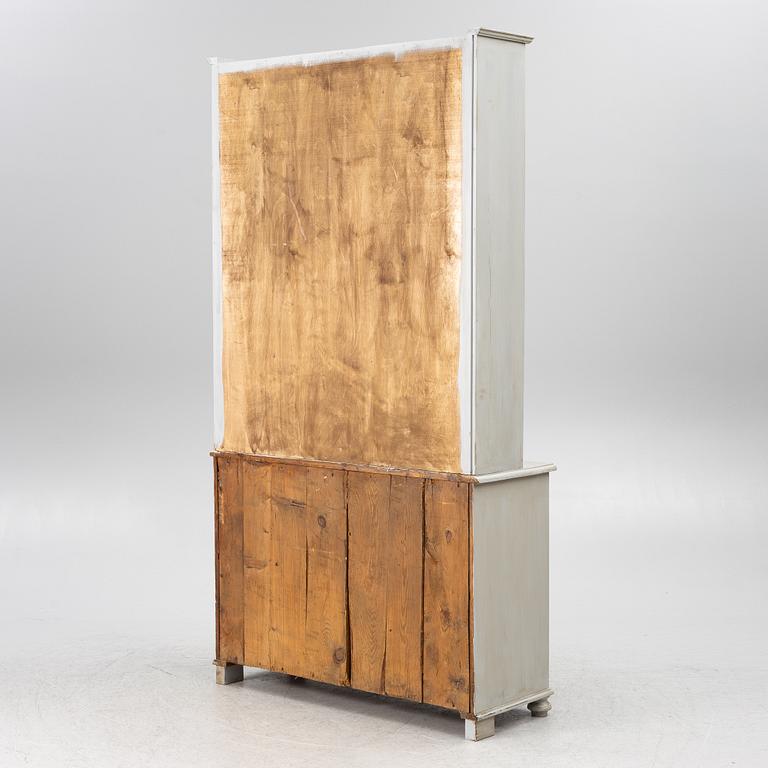 Vitrinskåp, från omkring år 1900.