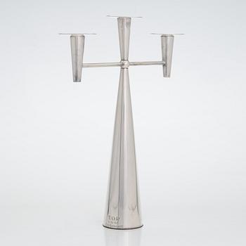 Tapio Wirkkala, kandelaber, silver, Kultakeskus, Tavastehus 1961. Höjd 33 cm.