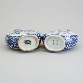 Two similar blue and white porcelain moon flasks, Qing dynasty, late 19th century.