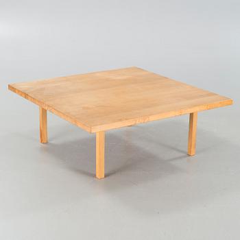 A late 20th century coffee table.