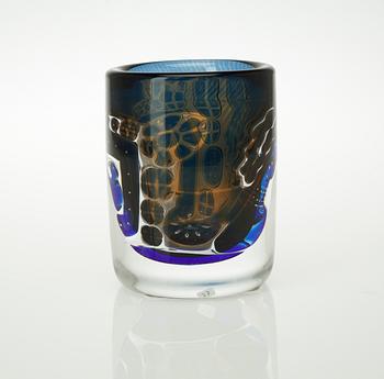 An Edvin Öhrström 'ariel' glass vase, Orrefors 1972.