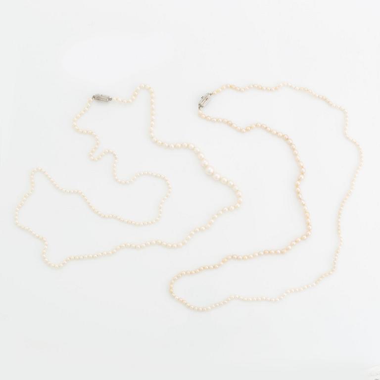 WA Bolin två collier odlade pärlor lås 18K vitguld med runda briljantslipade diamanter och rubiner.