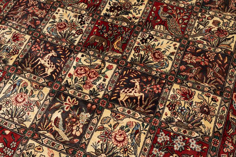 Carpet, oriental, Bakhtiari approx. 303x217 cm.