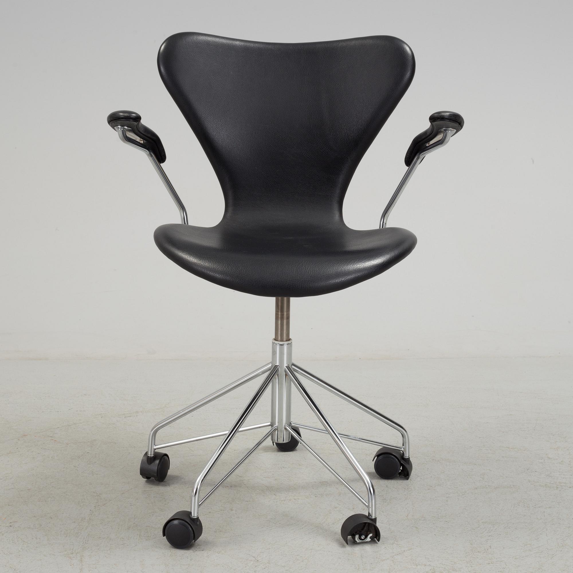 ARNE JACOBSEN, kontorsstol, "Sjuan", Fritz Hansen, 2000.