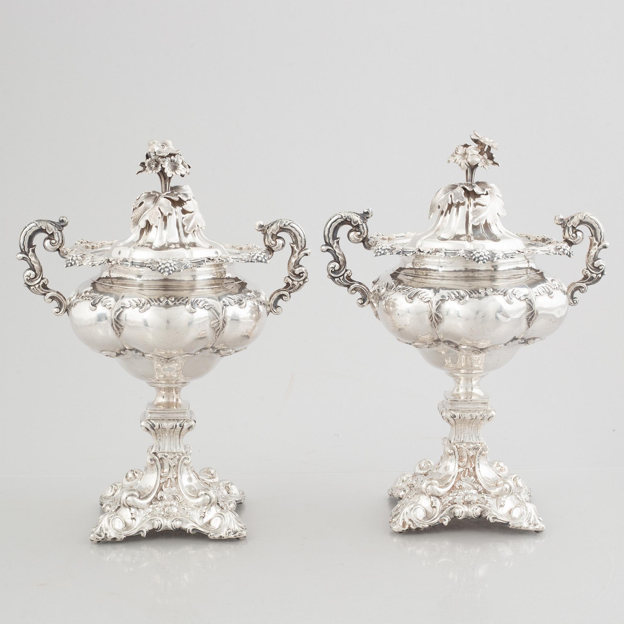 Petter Wigren, strösockerskålar med lock, ett par, silver, Malmö 1851.