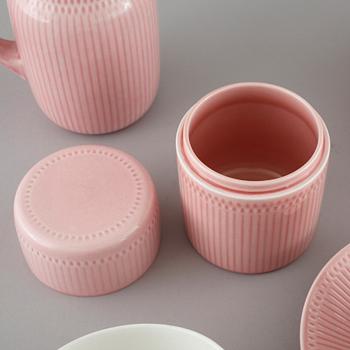 A 16 piece porcelian tea set by Hertha Bengtsson, Rörstrand, 1950/60s.