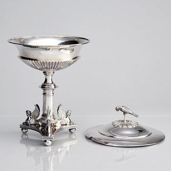 A Swedish Empire silver bowl with lid, mark of Adolf Zethelius, Stockholm 1823.