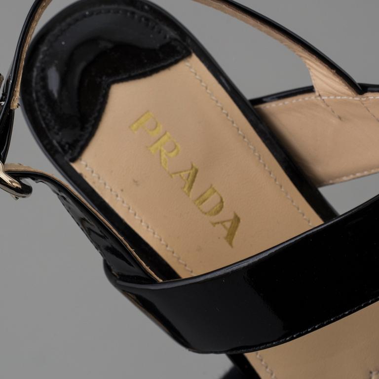 PRADA, sandaletter, storlek 38.
