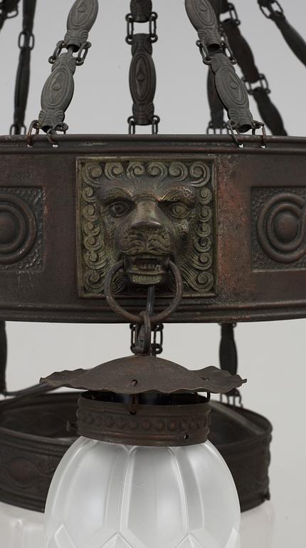 TAKLAMPA, koppar. Jugend, 1900-talets början möjligen Prag. H 120.