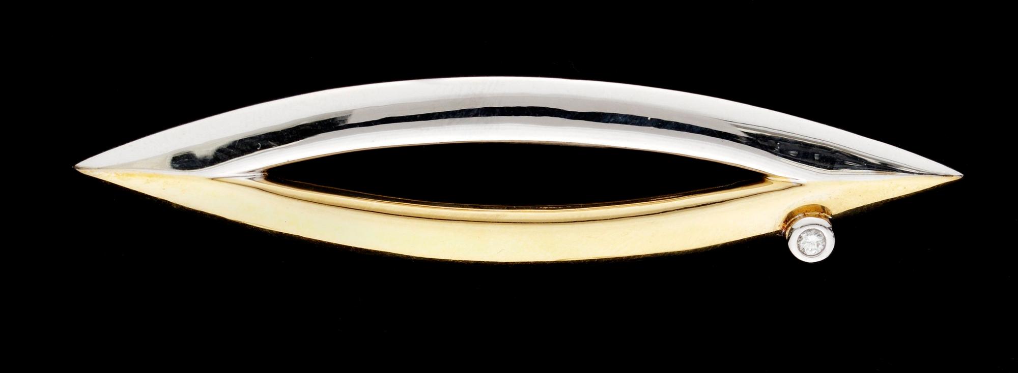 BROOCH, set with brilliant cut diamond, 0.04 cts.