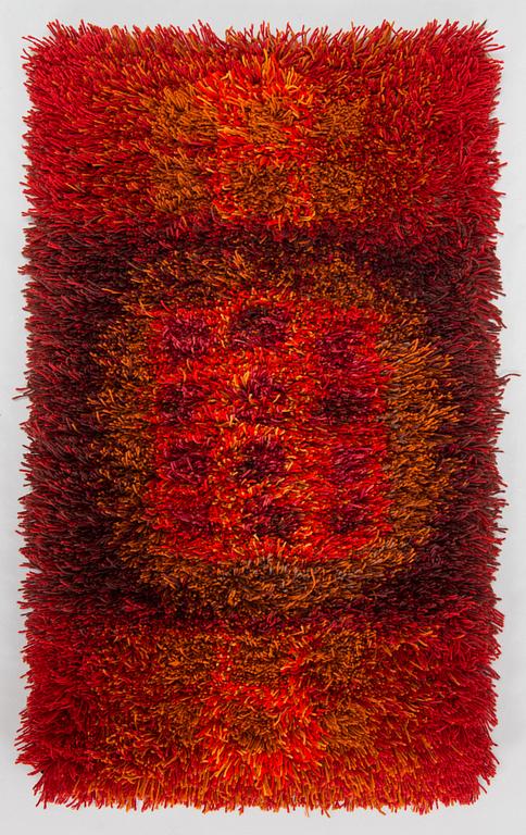 Terttu Tomero, A Finnish long pile rya rug for Neovius. Ca 75 x 458 cm.
