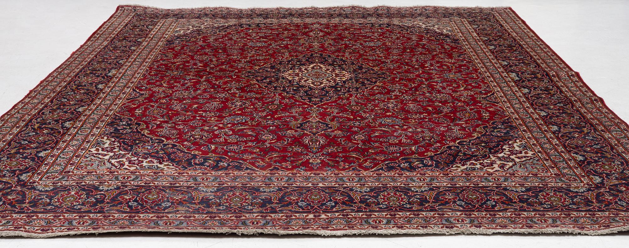 Matta, Meshed, ca 372 x 290 cm.