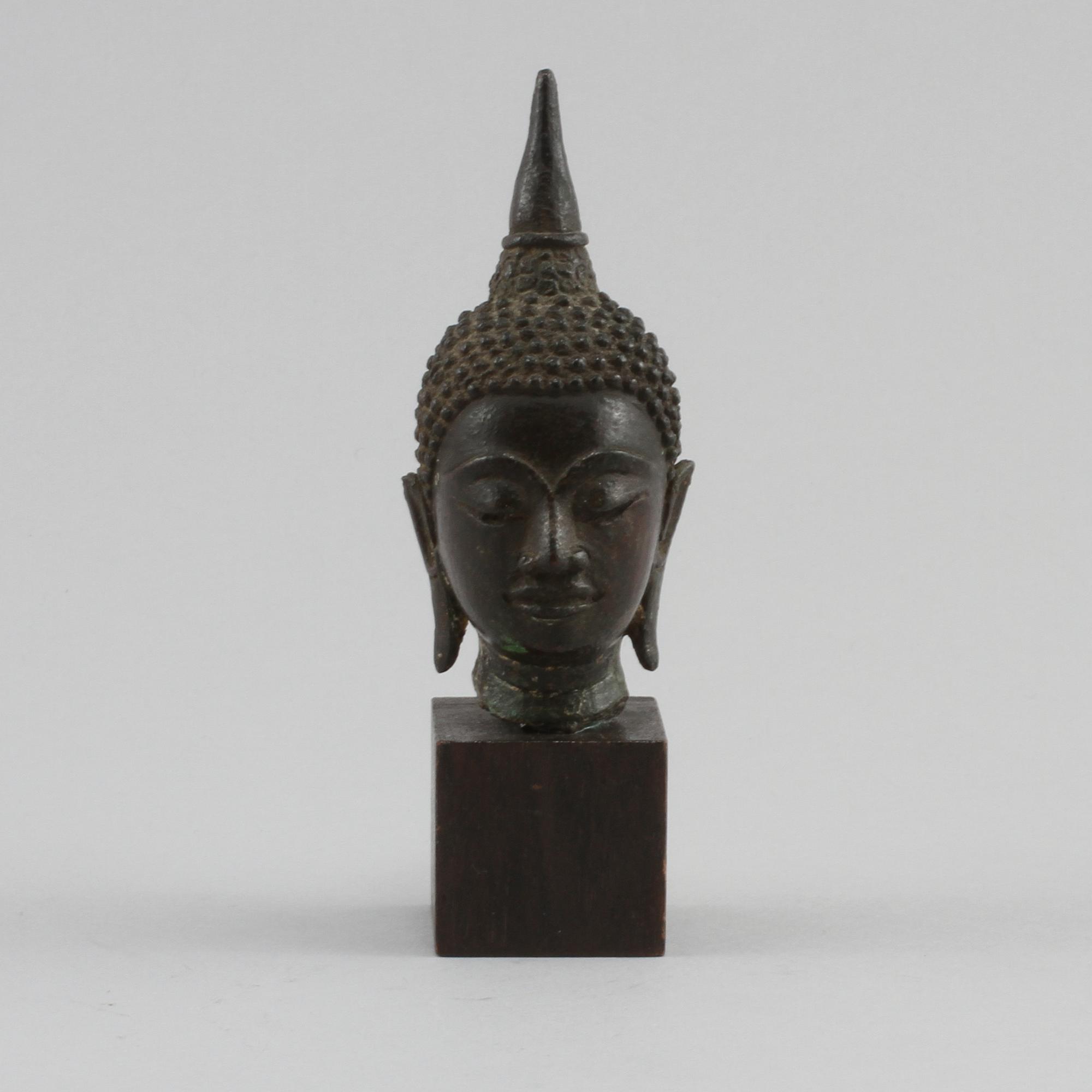 BUDDHAHUVUD, Thailand 1900-tal.