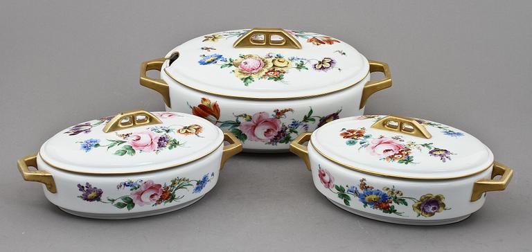 SERVISDELAR, 99 st, porslin, Hutschenreuther, 1900-talets andra hälft.