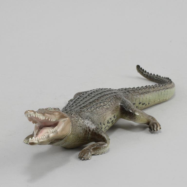 FIGURIN, porslin, signerad S. H Pitzler, Rosenthal, omkring 1900-talets mitt.