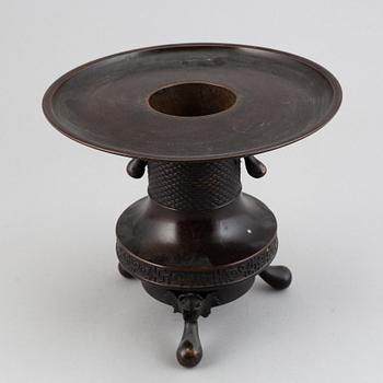 A Japanese copper alloy vase, Meiji period (1868-1912).